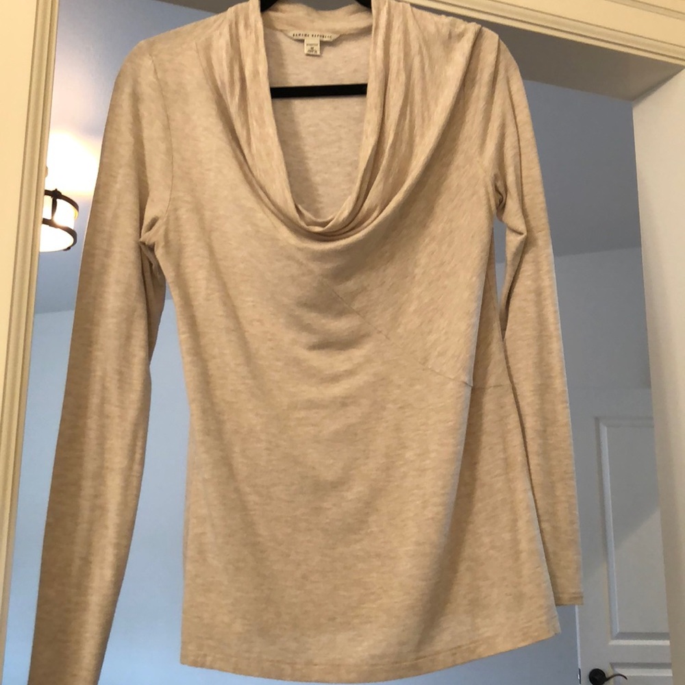 Banana republic scoop next tan stretch blouse
